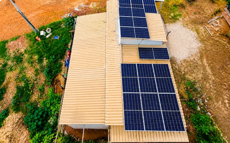 Usina solar residencial instalada no bairro Paiaguás II, Várzea Grande