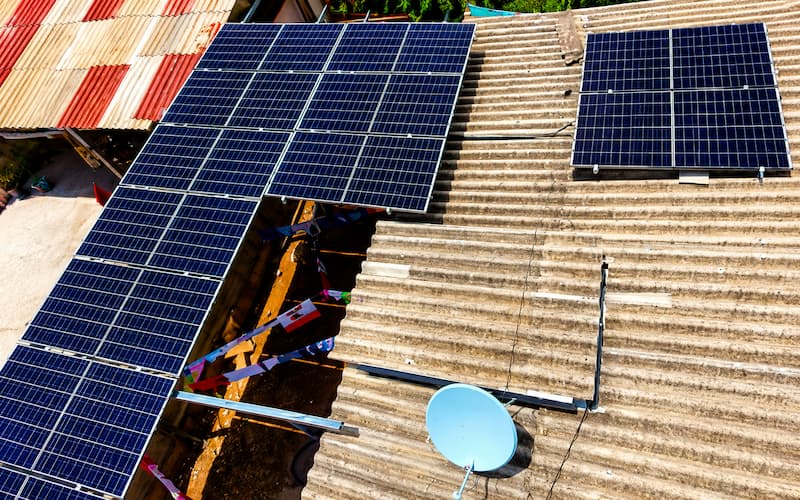 Usina solar residencial instalada no bairro Santa Tereza, Poconé