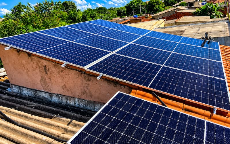 Usina solar residencial instalada no bairro João Godofredo, Poconé